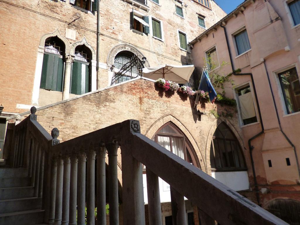 Palazzo Lion Morosini - Check In Presso Locanda Ai Santi Apostoli Venedig Exteriör bild
